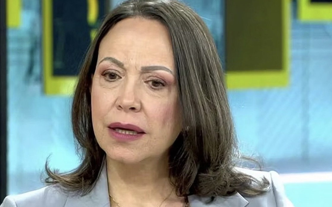 María Corina Machado califica de «error» el alivio de sanciones mientras usuarios de redes sociales cuestionan su estrategia desde el exterior