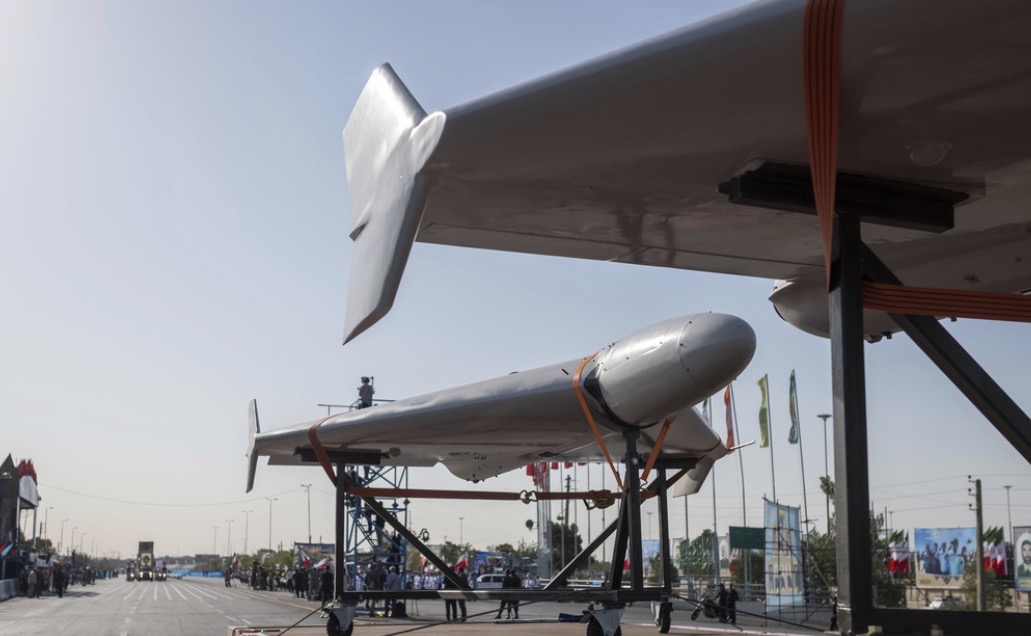 Irán ejecuta ataques con drones contra buques estadounidenses en el Golfo de Omán tras denunciar actos de «piratería»