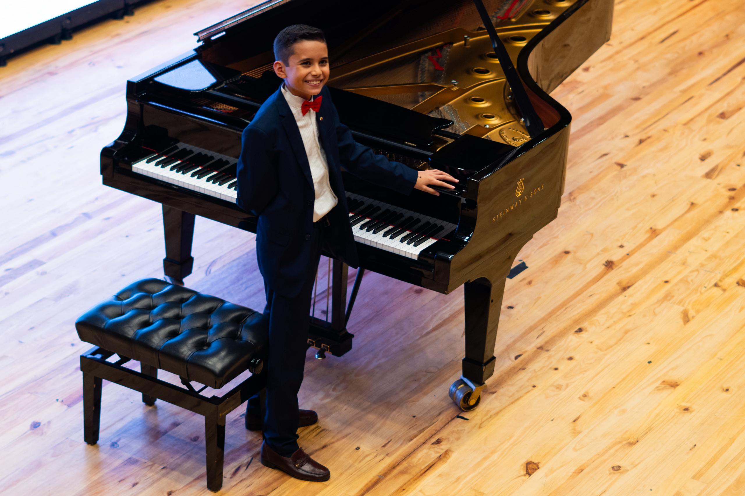 Niño prodigio  interpretó composición de su autoría Caracas