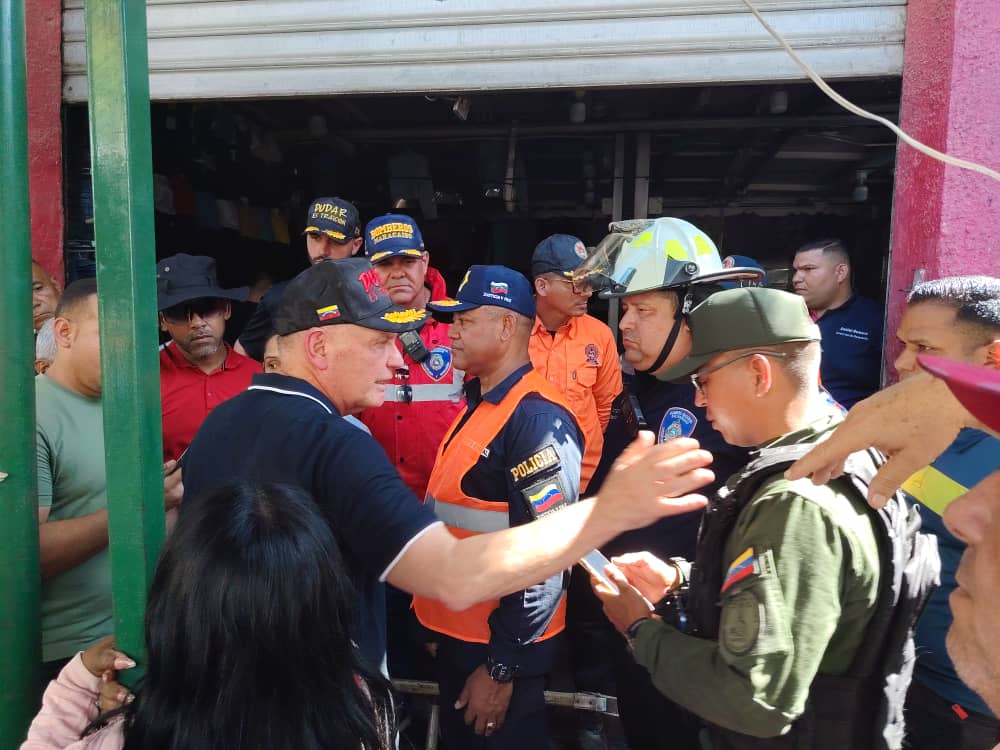 Respuesta de bomberos de Maracaibo evitó daños mayores en el «Mercado de los Pobres»