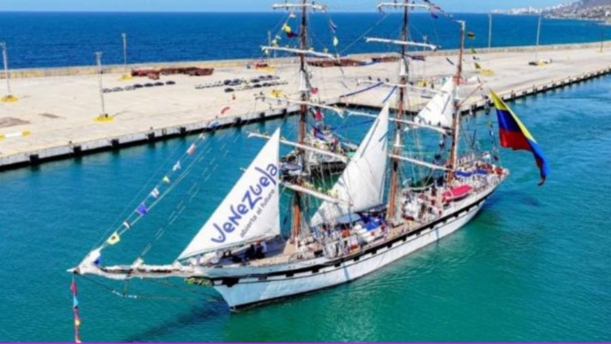 Buque Escuela Simón Bolívar comenzó gira en Granada