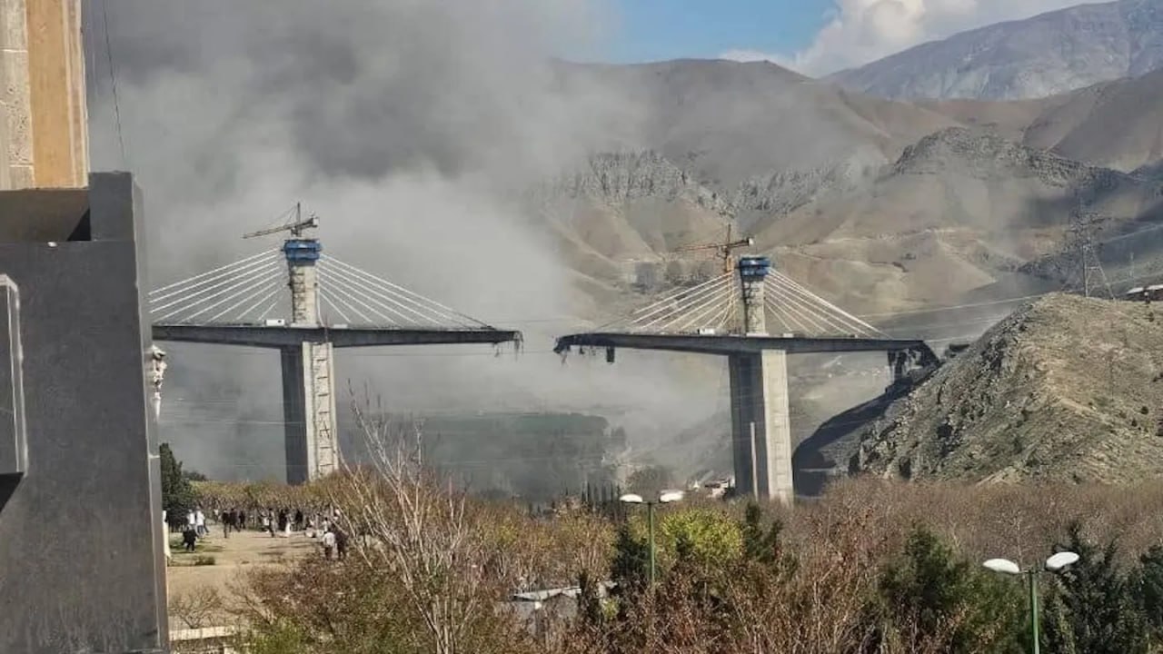 Ataque militar en puente de Karaj dejó ocho muertos y 95 heridos