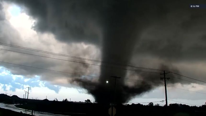 Tornados en Oklahoma dejan al menos 10 heridos