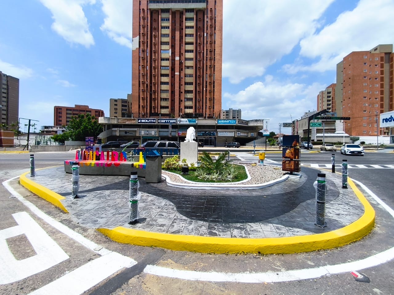 Alcaldía de Maracaibo entrega totalmente rehabilitada la emblemática Plaza Club de Leones