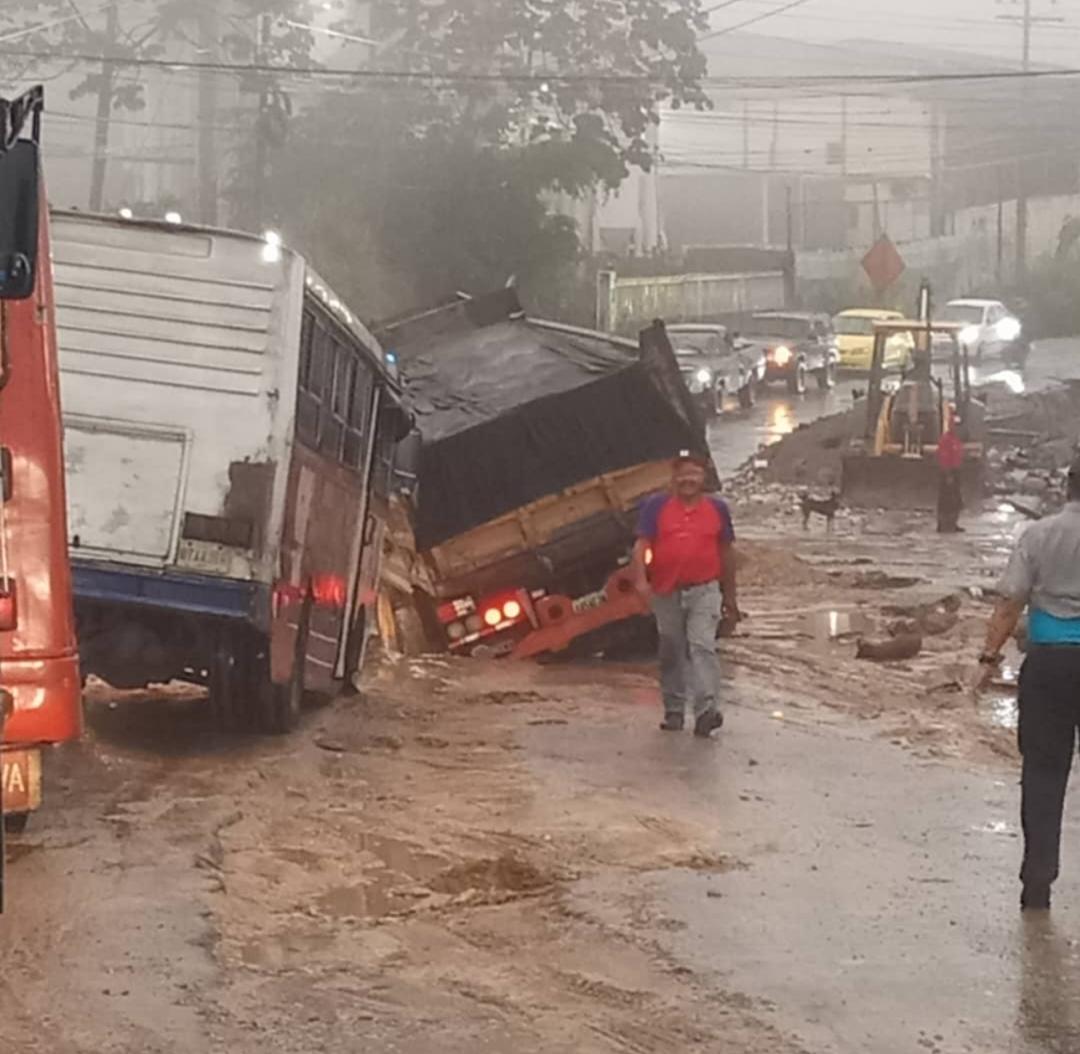 Trabajos inacabados colapsan Mariche, parroquia La Dolorita