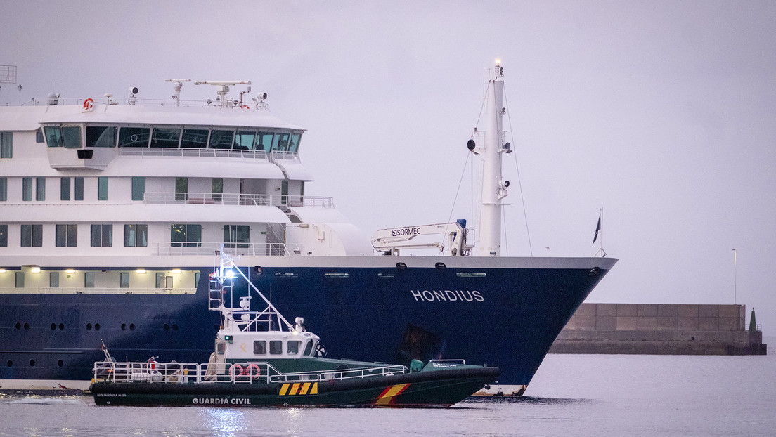 Evacúan crucero con hantavirus en Tenerife