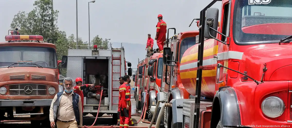 Incendio en centro comercial deja ocho muertos