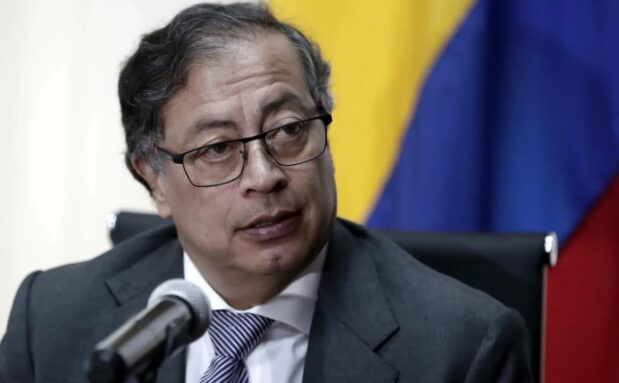 Petro acusa a Ecuador de sabotear paz colombiana