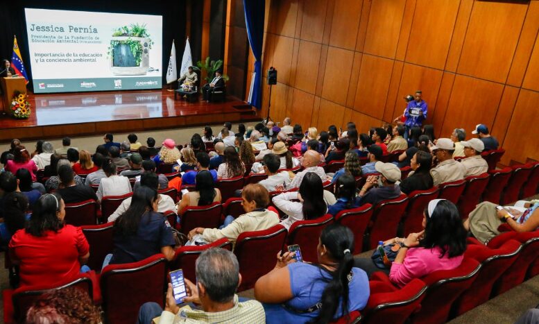 Ministro Náñez advierte sobre riesgo pedagógico en periodismo ambiental