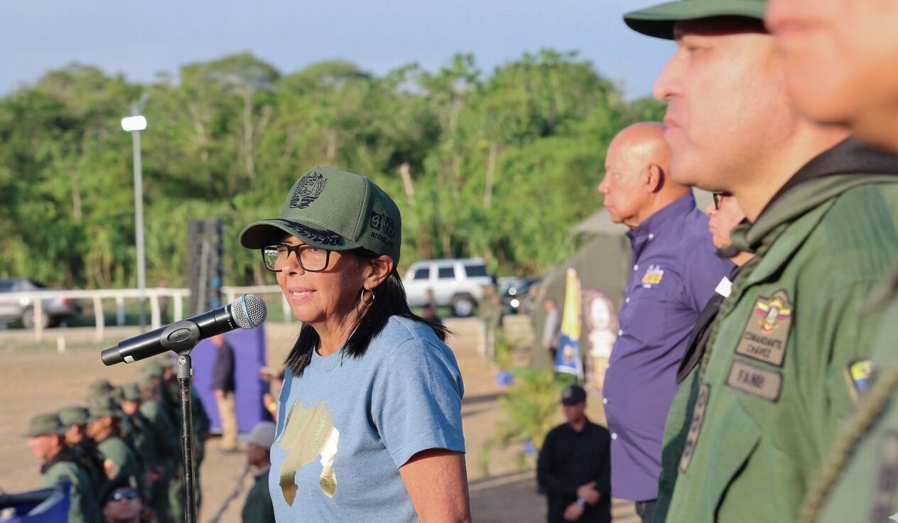 Delcy Rodríguez: «El bastón de mando también les pertenece a los cadetes»