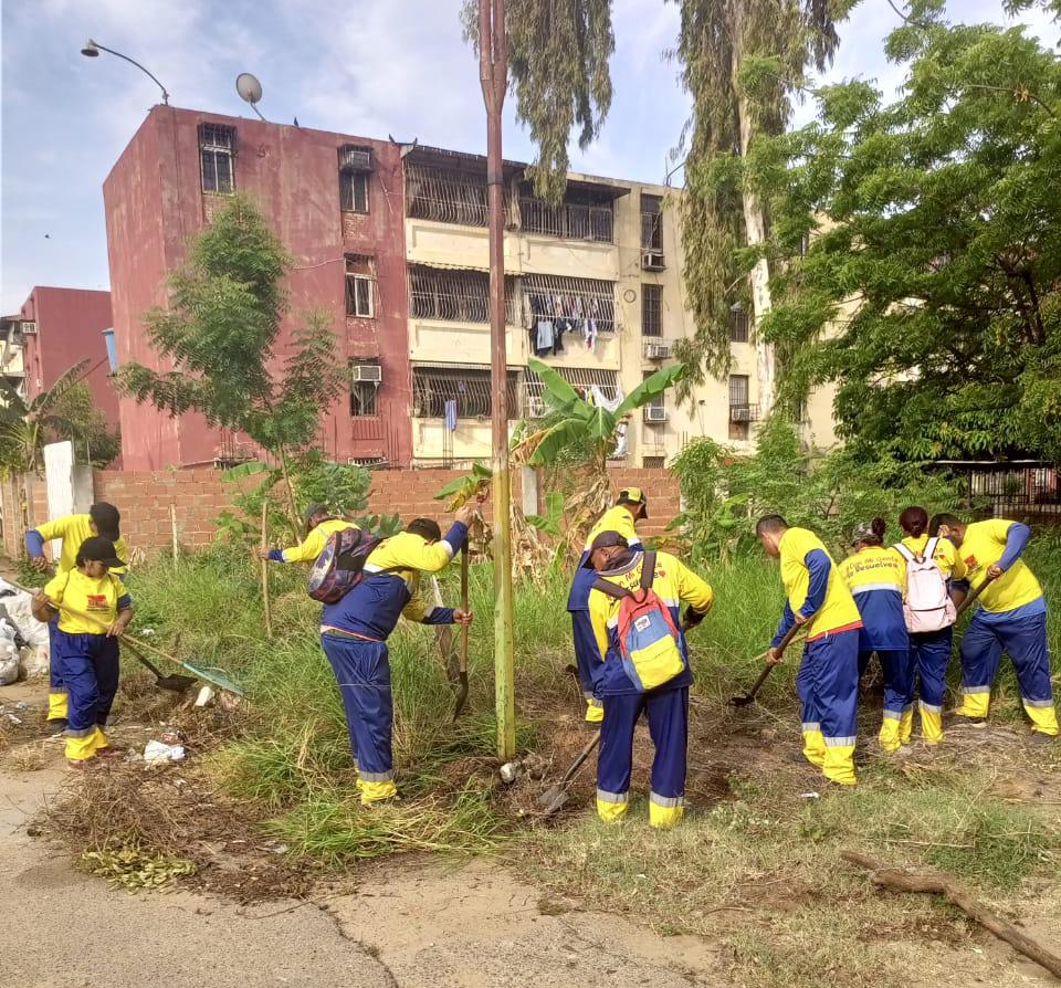 ​¡Maracaibo Brilla! Cuadrillas del IMA recuperan áreas comunes en la parroquia Francisco Eugenio Bustamante