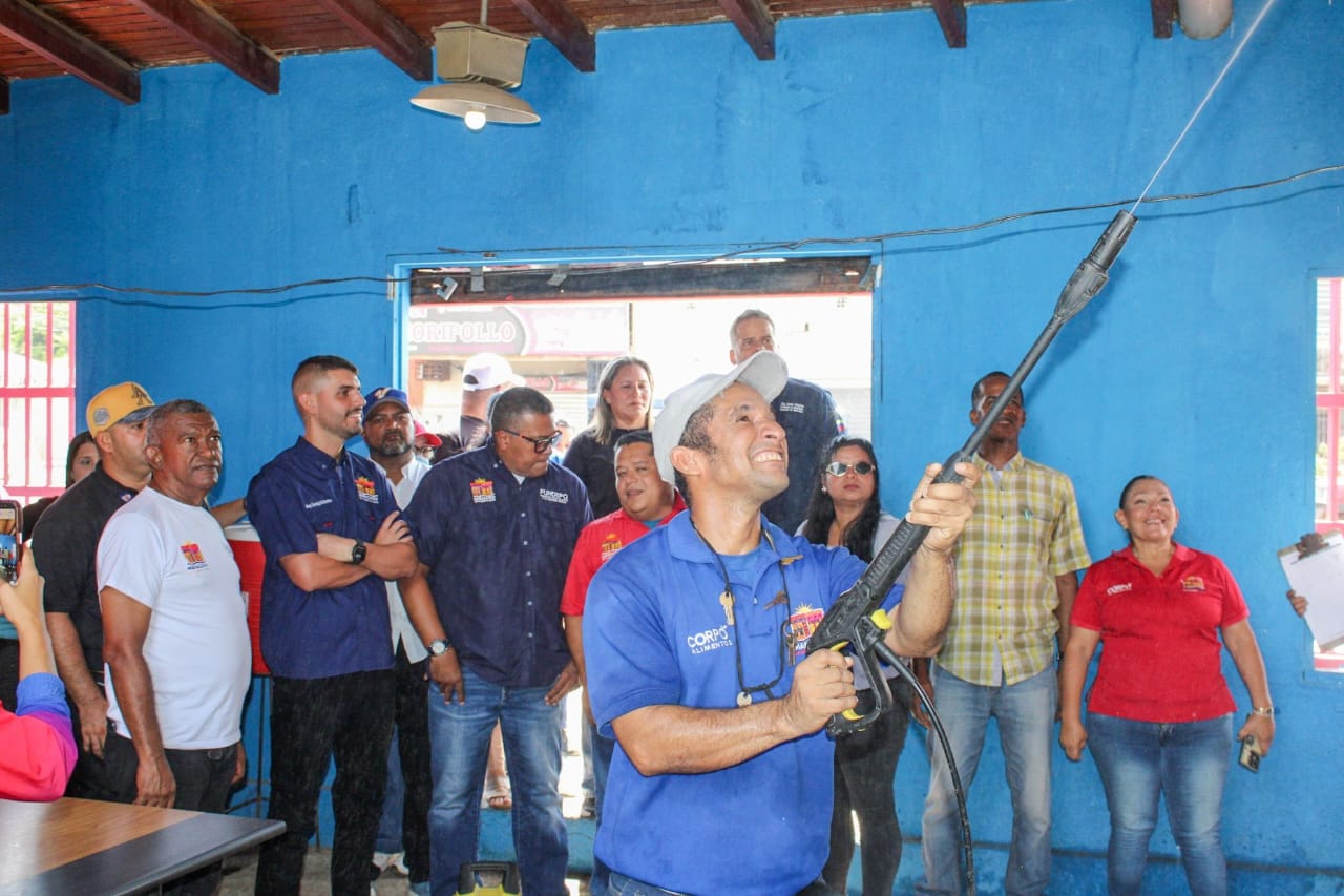 Alcalde Di Martino transforma el Mercado Santa Rosalía.