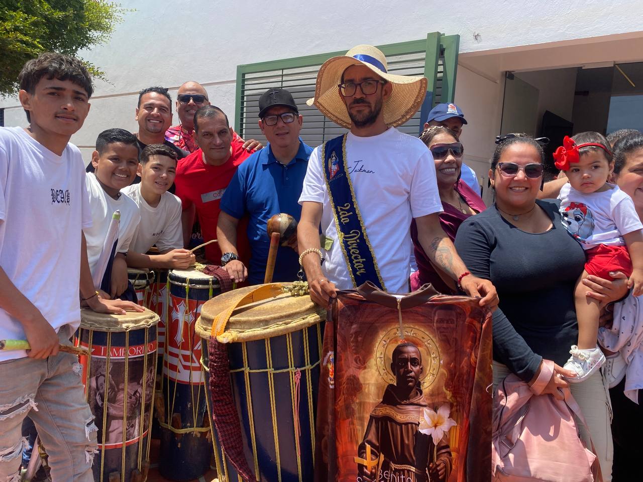 Alcaldía de Maracaibo impulsa el fervor luciteño con dotación textil a los Vasallos de San Benito