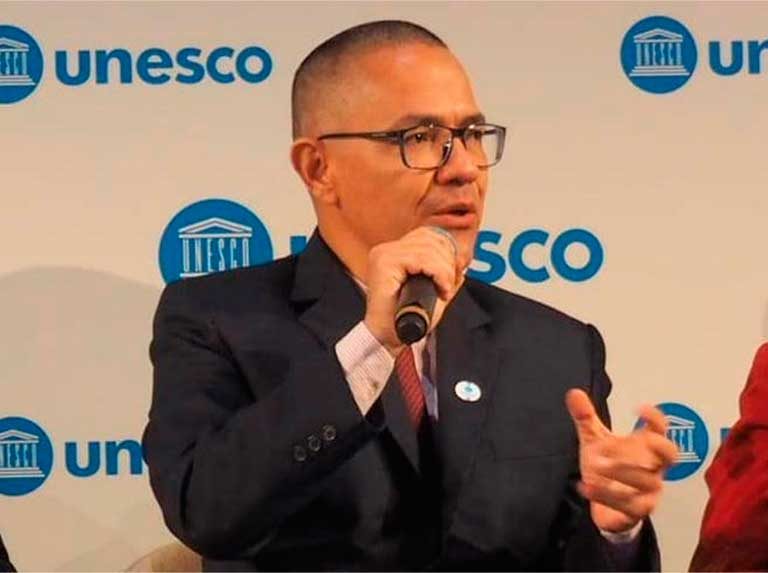 De la Cultura a la Unesco: Parlamento ratifica nombramiento de Ernesto Villegas
