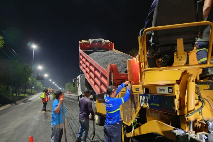Gobierno Bolivariano ejecuta labores de estabilización de taludes en la Autopista Caracas-La Guaira