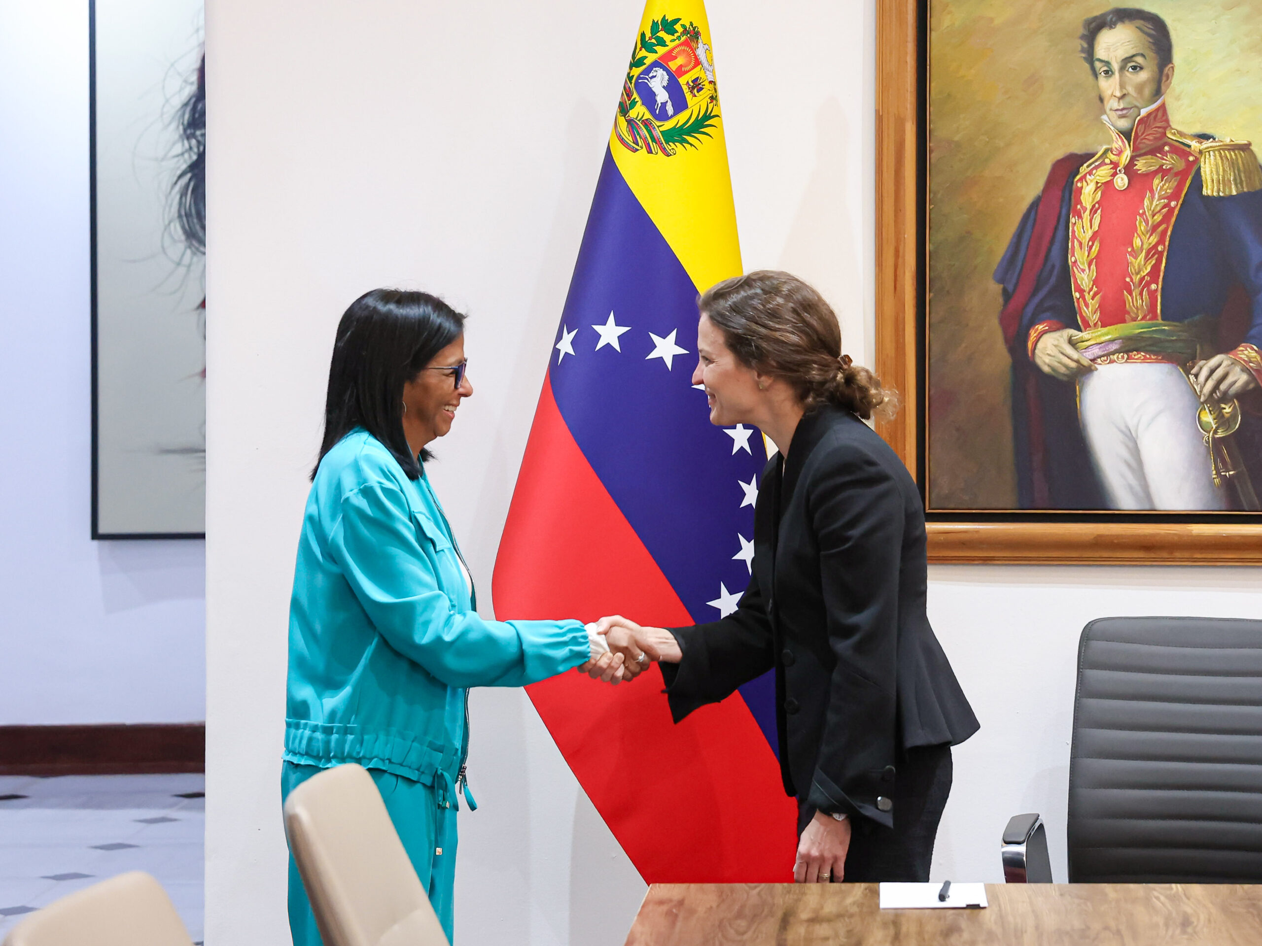 Presidenta (E) ​Delcy Rodríguez lidera histórico encuentro con el Banco Mundial