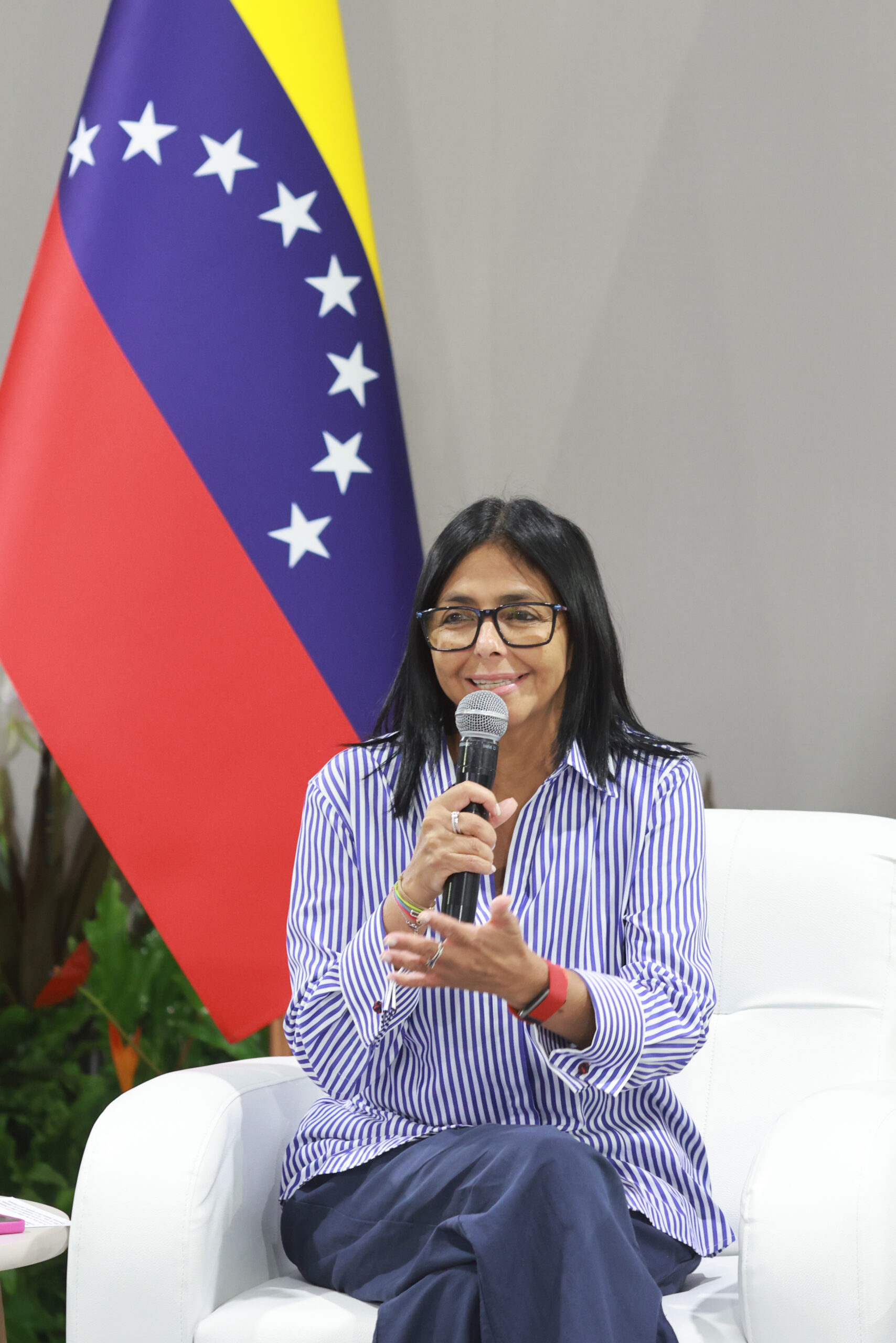 Presidenta (E) ​Delcy Rodríguez revoluciona el Hospital Universitario con cirugía robótica
