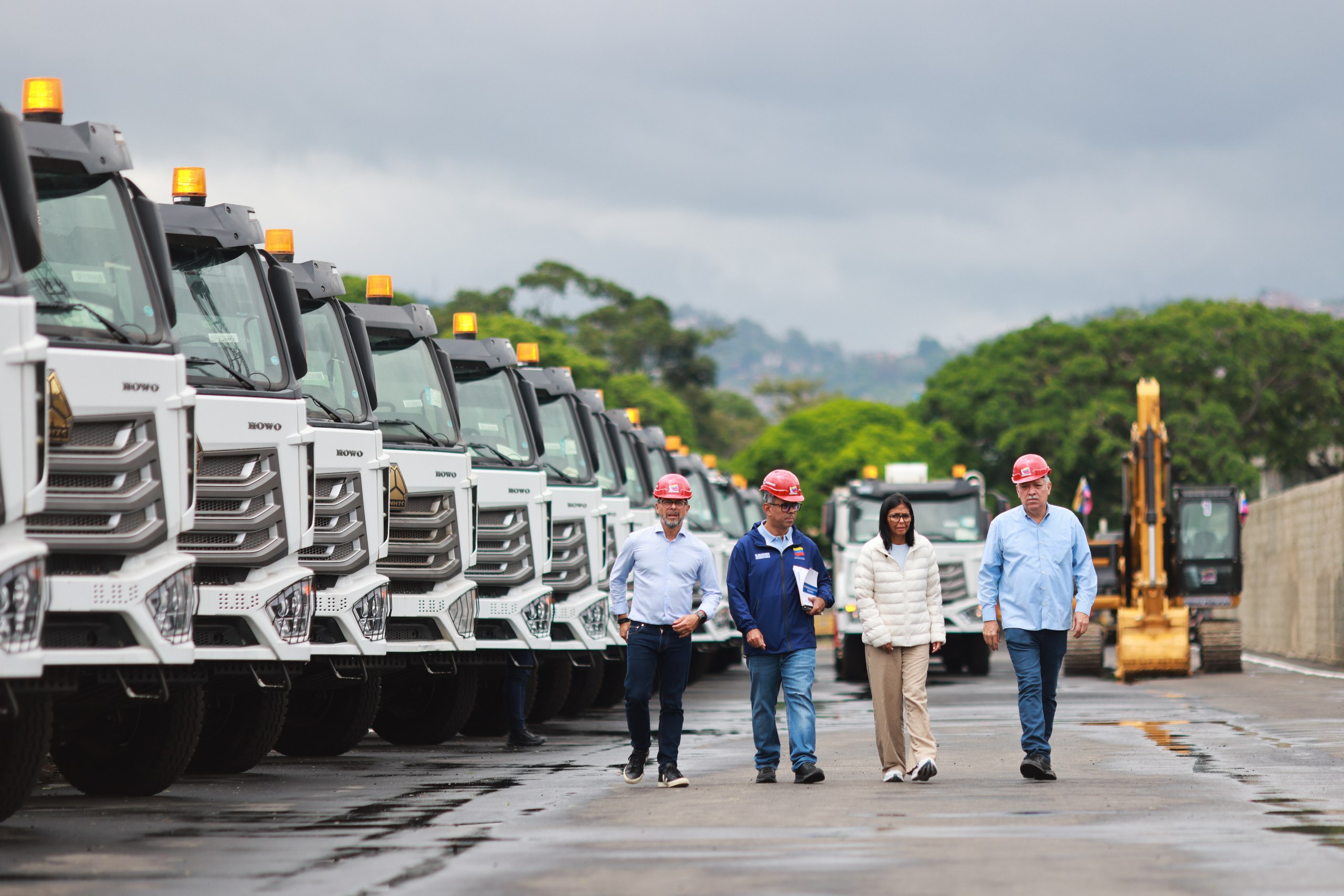 Gobierno Bolivariano entrega 45 camiones compactadores de última generación para optimizar la recolección de desechos en 24 municipios del país