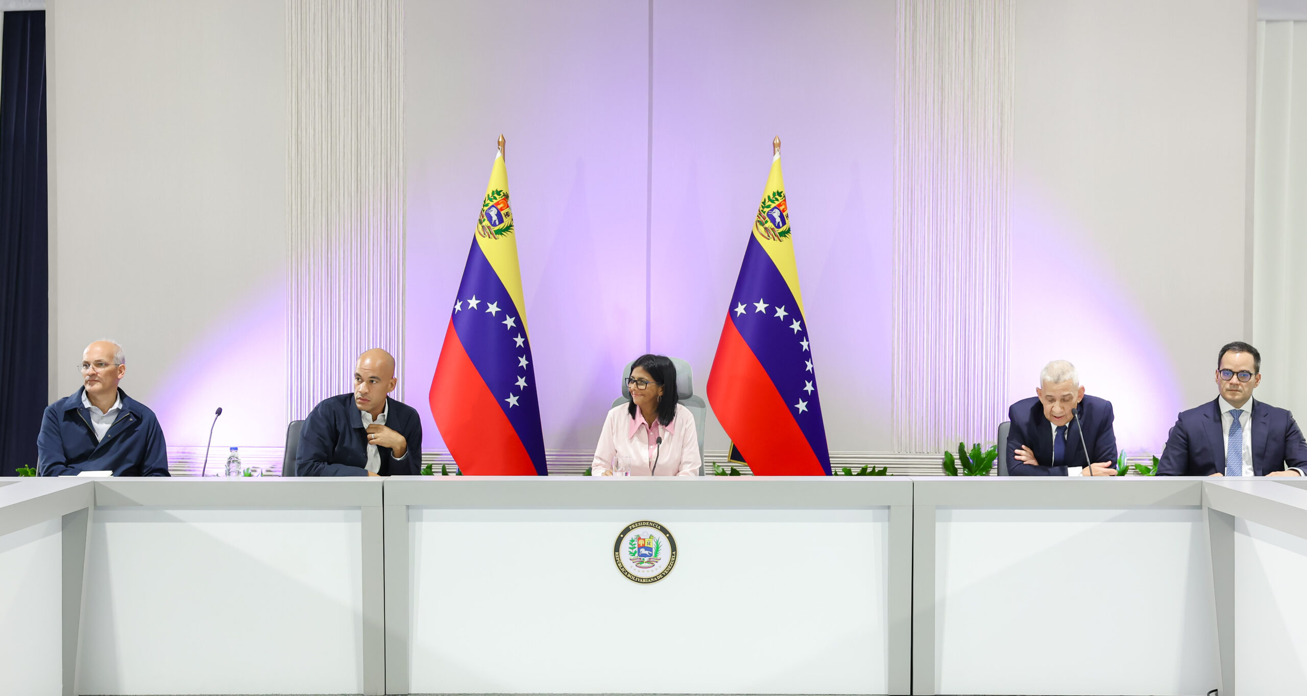 Poder Ejecutivo y centrales sindicales unifican criterios en la Mesa de Diálogo para consolidar el plan «Renacer 2026»