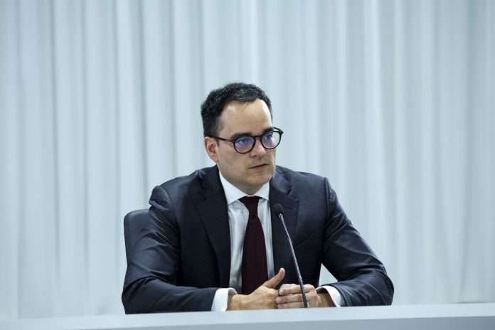Venezuela reestructura deuda para captar fondos
