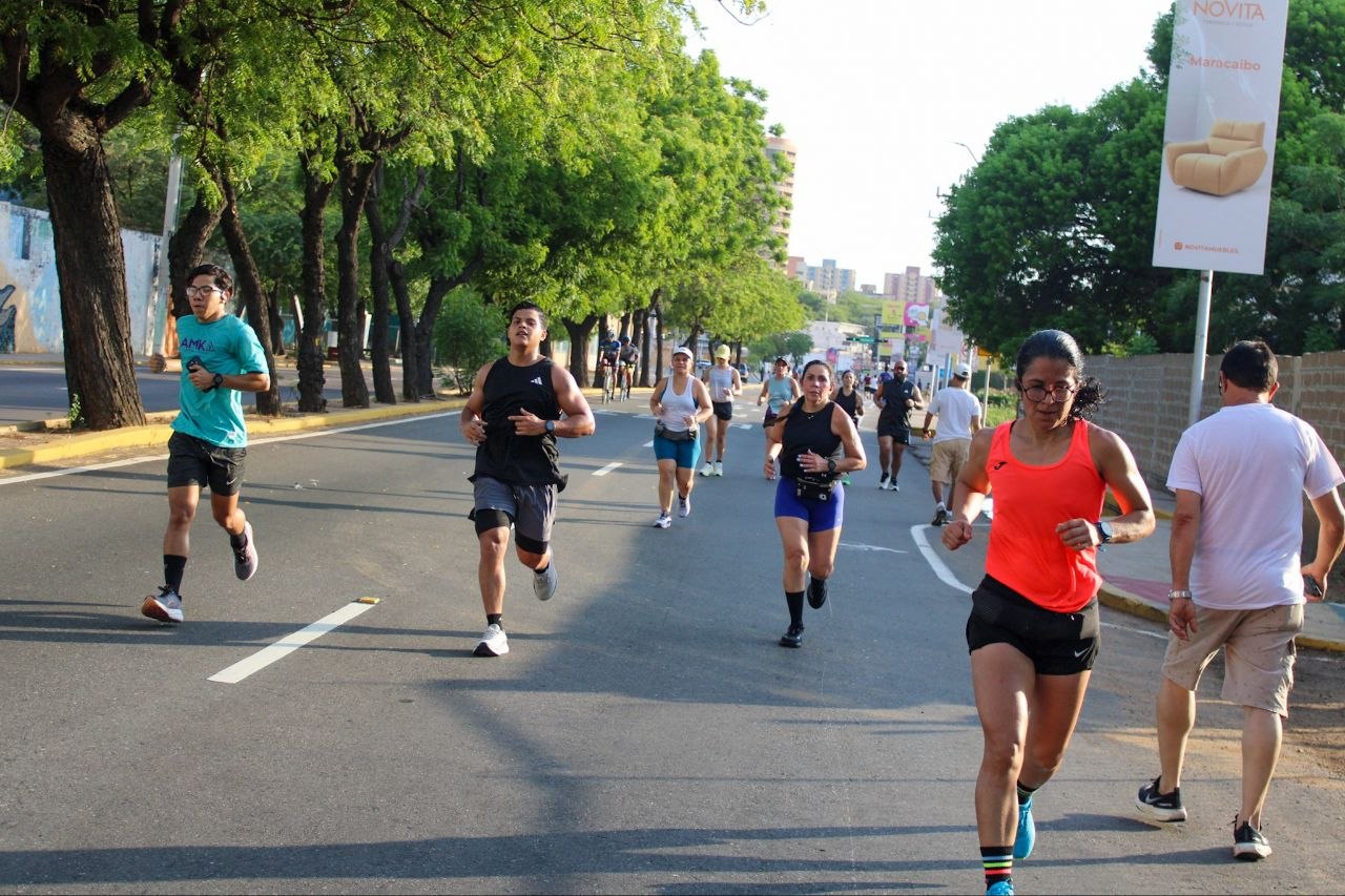 Familias disfrutan ciclovía dominical en Maracaibo