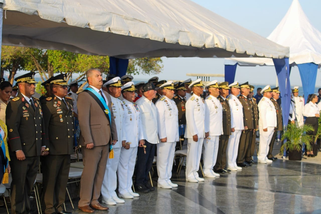 Gobierno homenajea hazaña naval con condecoraciones