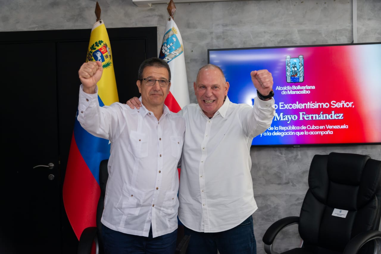 Alcalde Di Martino entrega llaves a embajador cubano