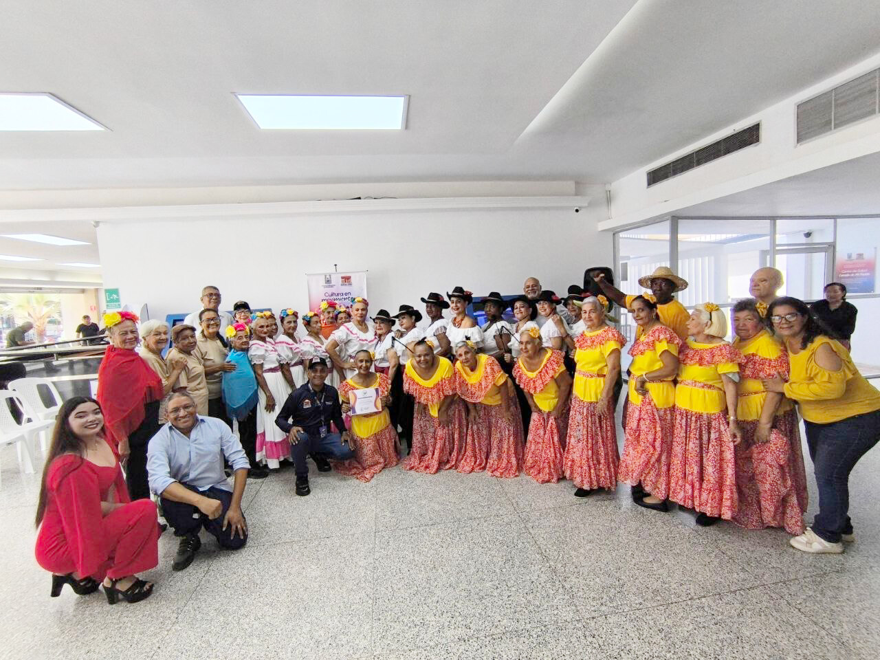 Abuelos de Rompiendo Cadenas celebran 19 años de baile