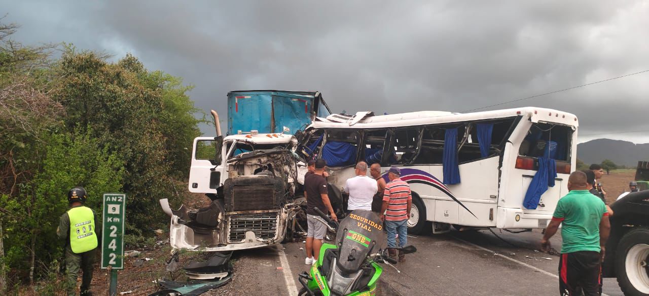 Alcaldía de Capistrano despliega equipos de rescate en apoyo al municipio Bruzual tras trágico accidente en la Troncal 9