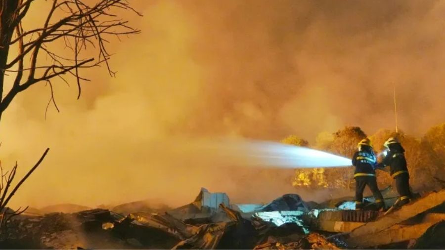 Explosión en fábrica deja 26 muertos en China