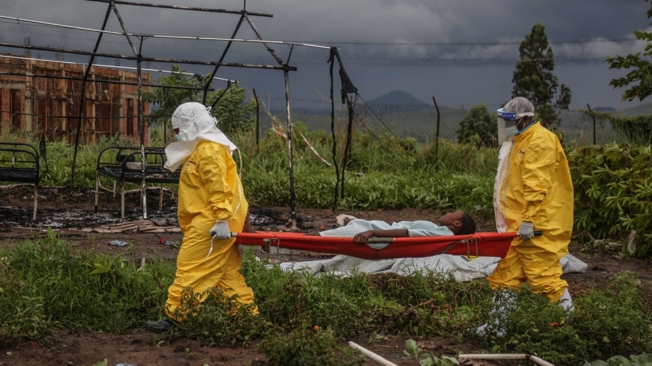 Ébola cobra tres voluntarios de la Cruz Roja