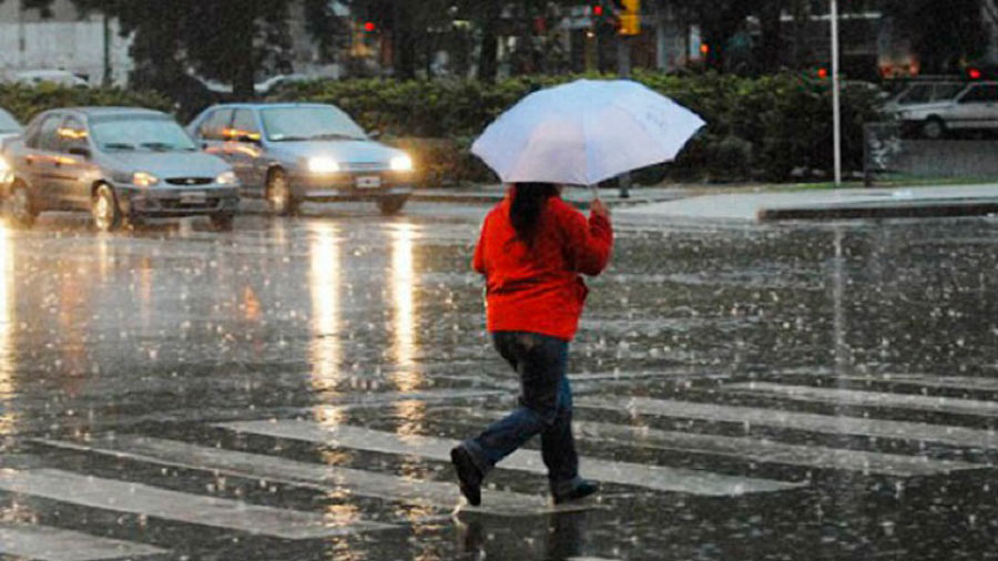 Rayos y lluvias azotan 11 estados este sábado