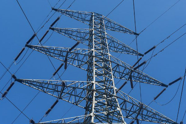 Diputados proponen inversión privada para sector eléctrico