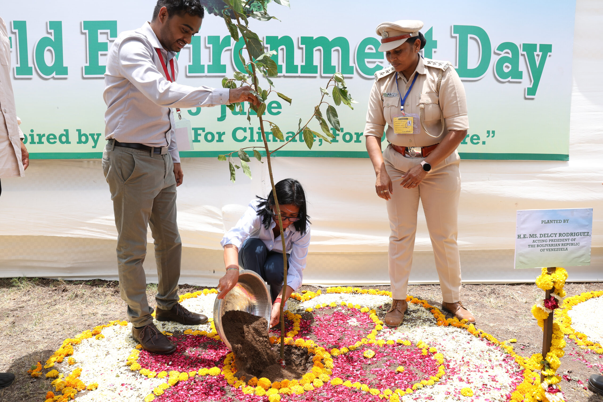 Delcy Rodríguez siembra un árbol sagrado en India para sellar la amistad bilateral