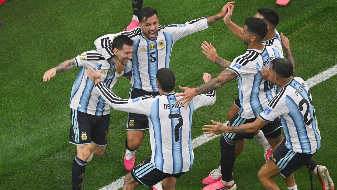 Récord y boleto: Messi guía a la Albiceleste a la siguiente ronda del Mundial