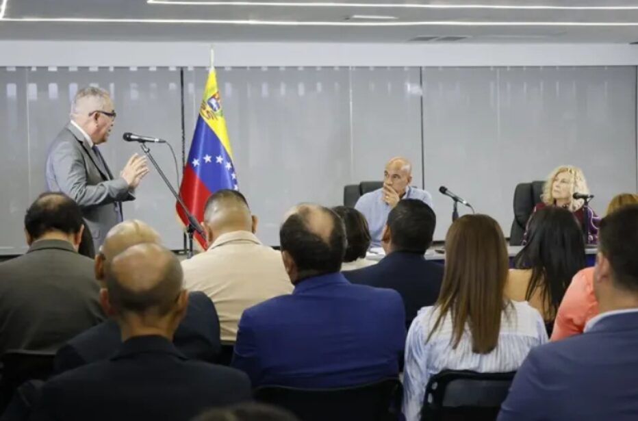 Gobierno activa consulta con universidades para rediseñar el Estado