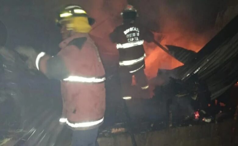 Fuego arrasa el 80% de una vivienda en El Chorrito, sin víctimas que lamentar