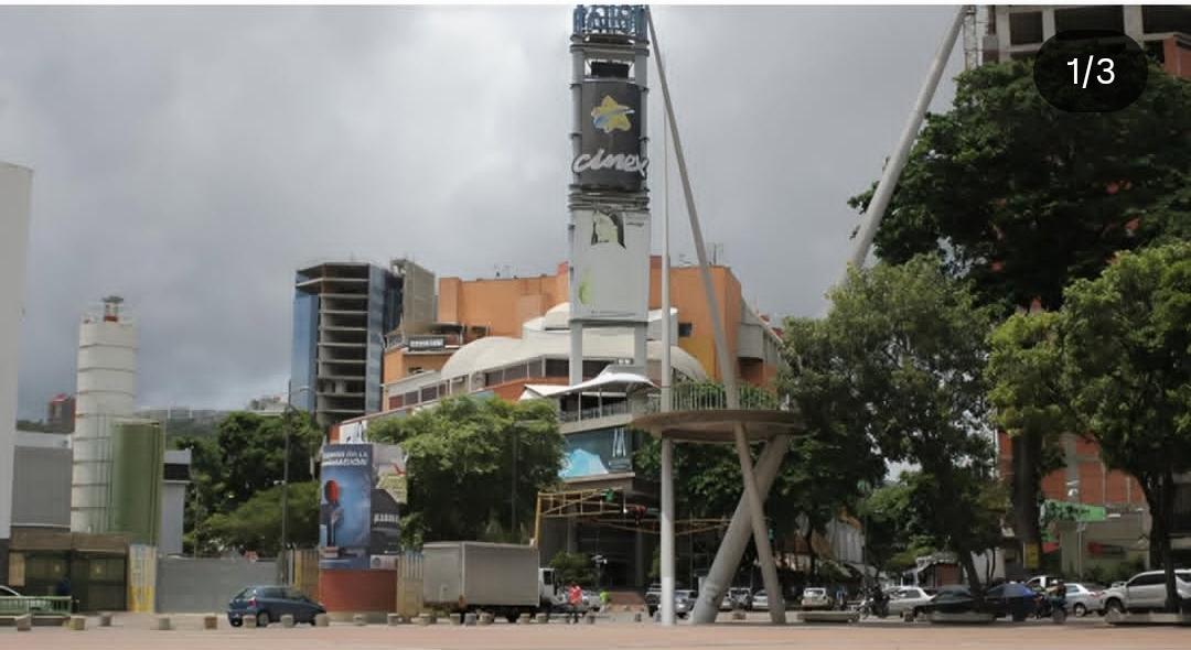 Construcción de boulevard de lujo de 25 millones de dólares abre debate sobre prioridades en Baruta