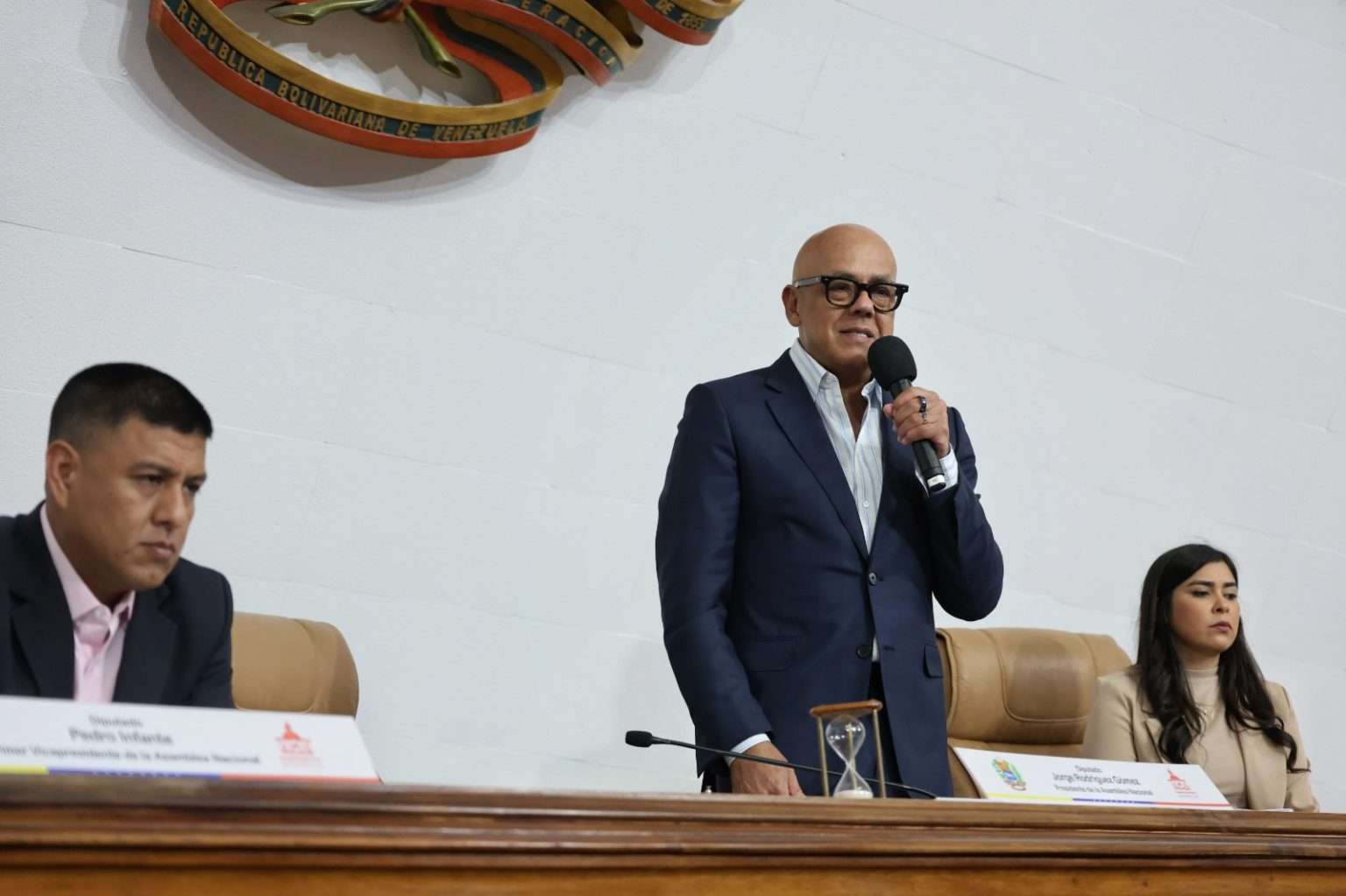 Jorge Rodríguez insta a deponer «actitudes perdonavidas» ante la reforma judicial y el diálogo nacional