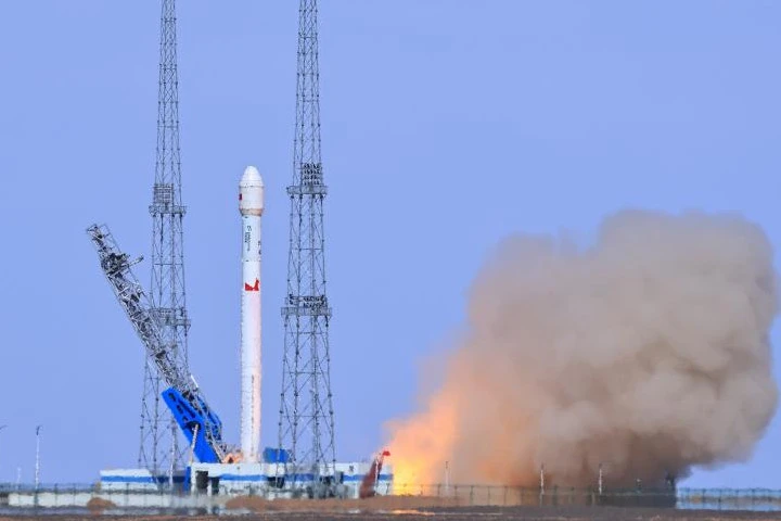 China lanza con éxito el cohete Zhuque-2E Y6