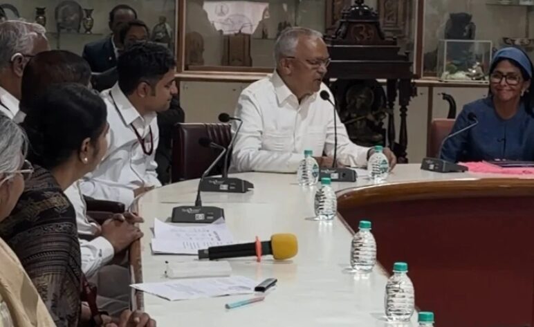 Rodríguez cierra gira en India con visita al Instituto de Estudios Superiores Sri Sathya Sai