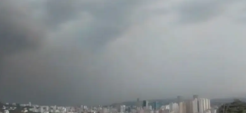 Lluvias dispersas podrían afectar las labores de rescate en La Guaira