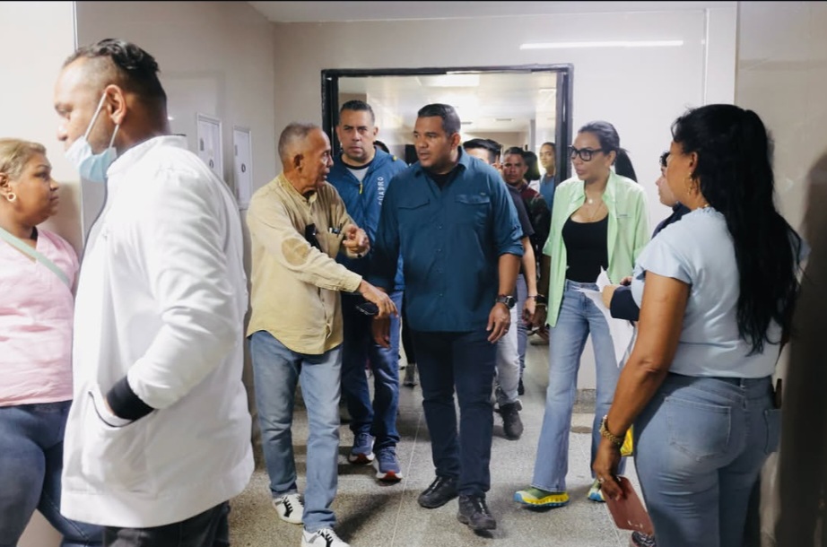 Víctor Clark lidera balance oficial: Avanzan operaciones de búsqueda y atención a damnificados en Falcón