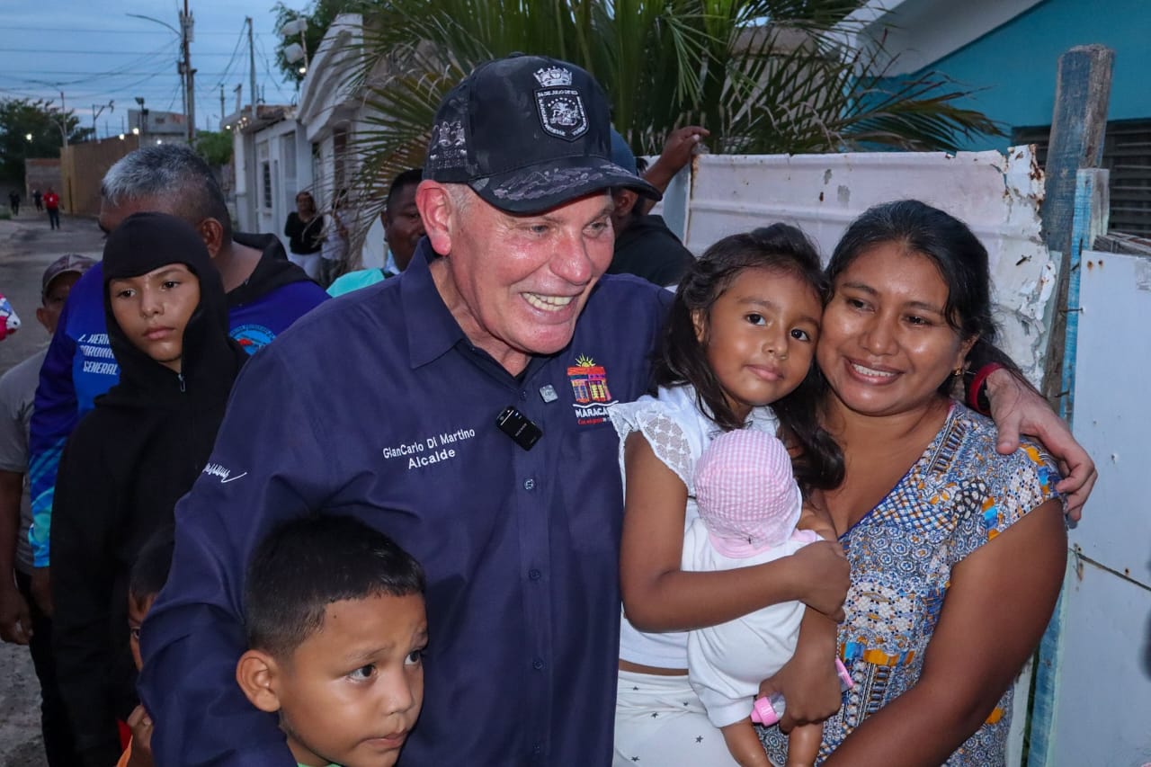Di Martino recorre las comunidades y atiende peticiones