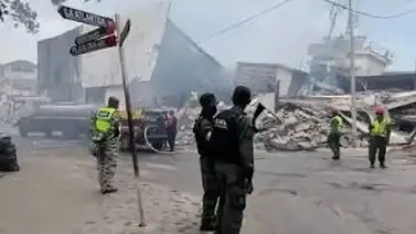Ejecutan implosión controlada en la torre C de La Guaira