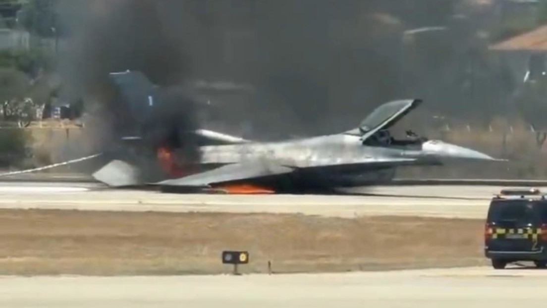 F-16 griego se incendia en vuelo y aterriza de emergencia