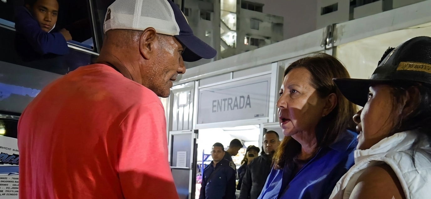 Carmen Meléndez recibe a 18 familias de La Guaira