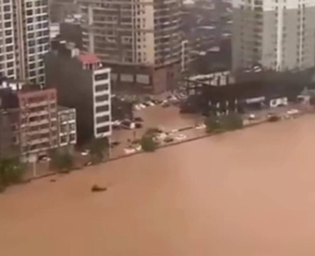 Tifón, tornados y deslizamiento azotan China
