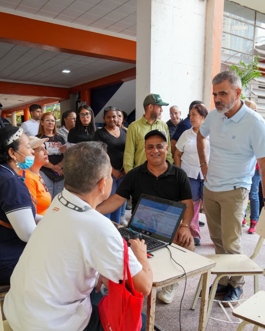 Ministro Padrino López supervisa la atención en campamento transitorio