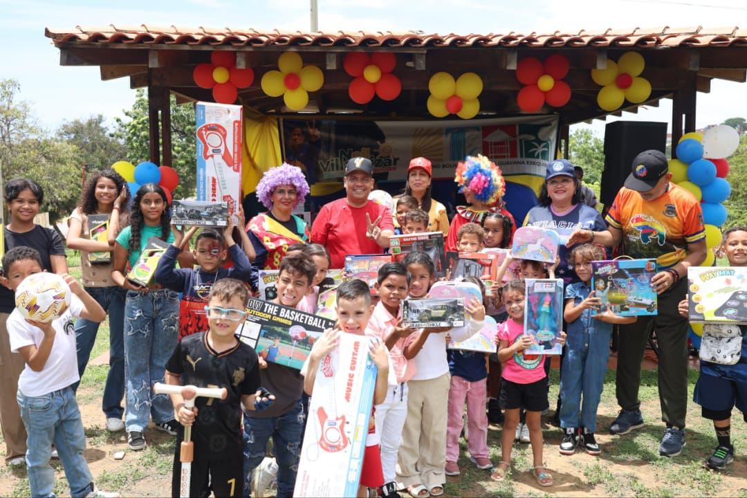 Gobierno de Guayana Esequiba atiende a niños en La Guaira